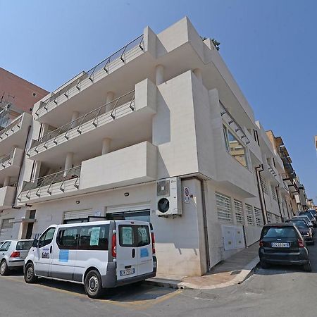 Casa Roberta Bed & Breakfast Монополи Екстериор снимка